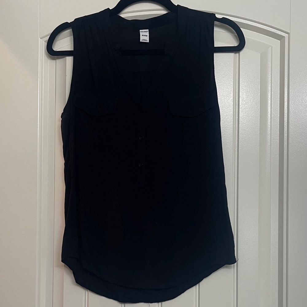 Old Navy Black Sleeveless V-Neck Top